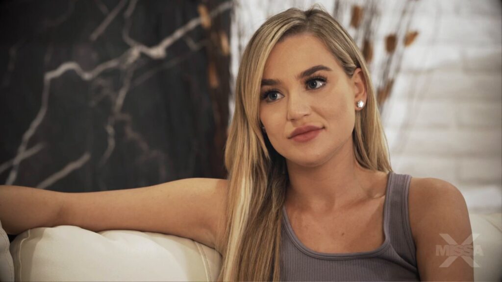 Lilly Bell: Age, Career, Height, Family & Net Worth